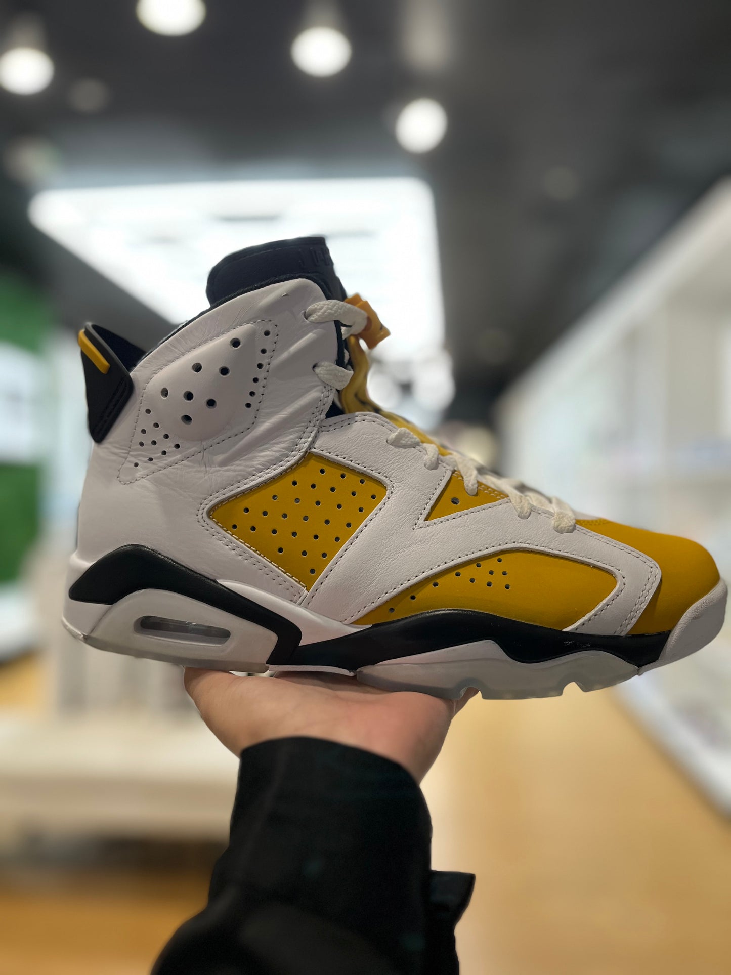 Jordan 6 Retro Yellow Ochre PRE-OWNED
