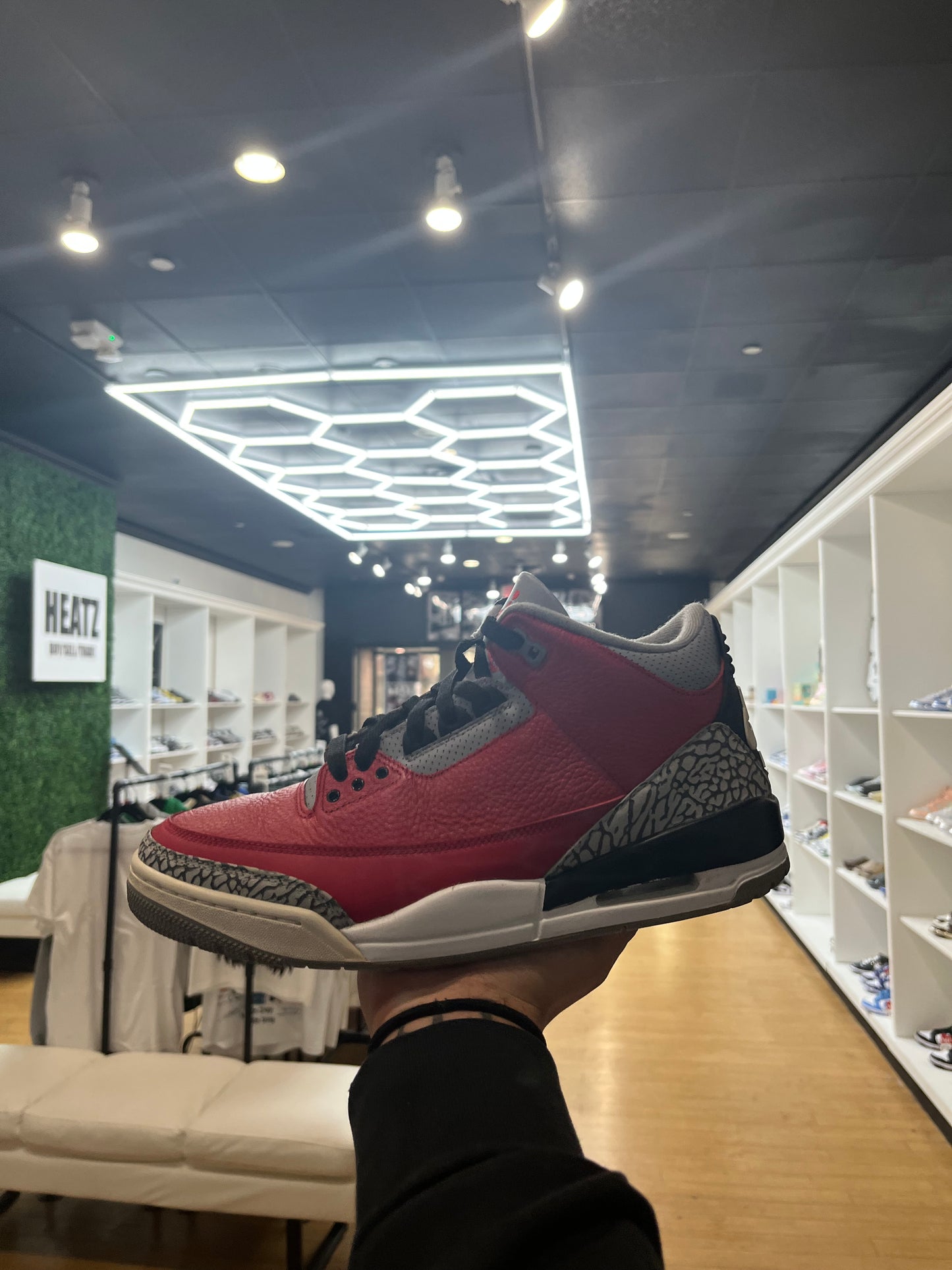 Jordan 3 Retro SE Unite PRE-OWNED