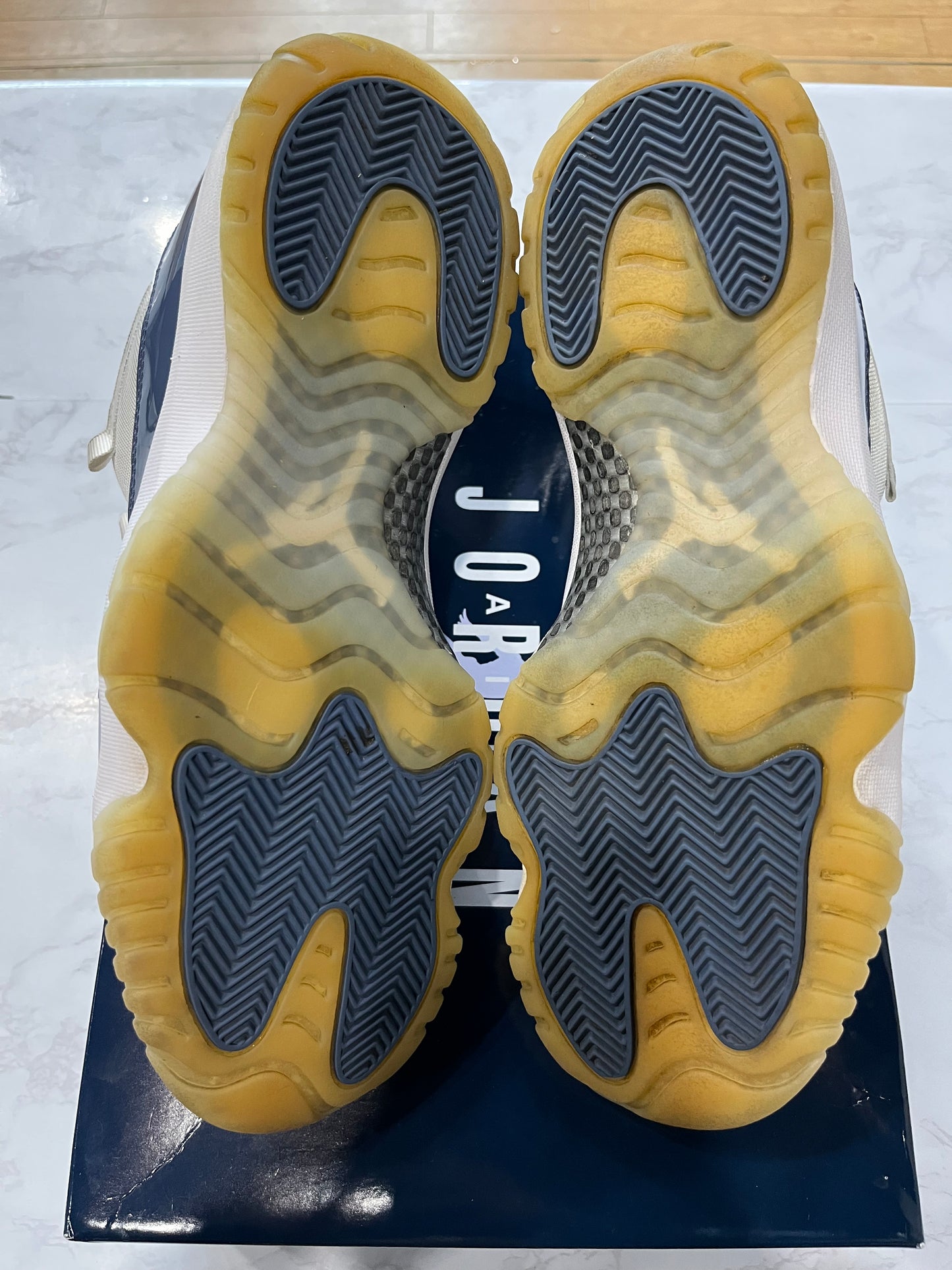 Jordan 11 Retro Low Diffused Blue PRE - OWNED