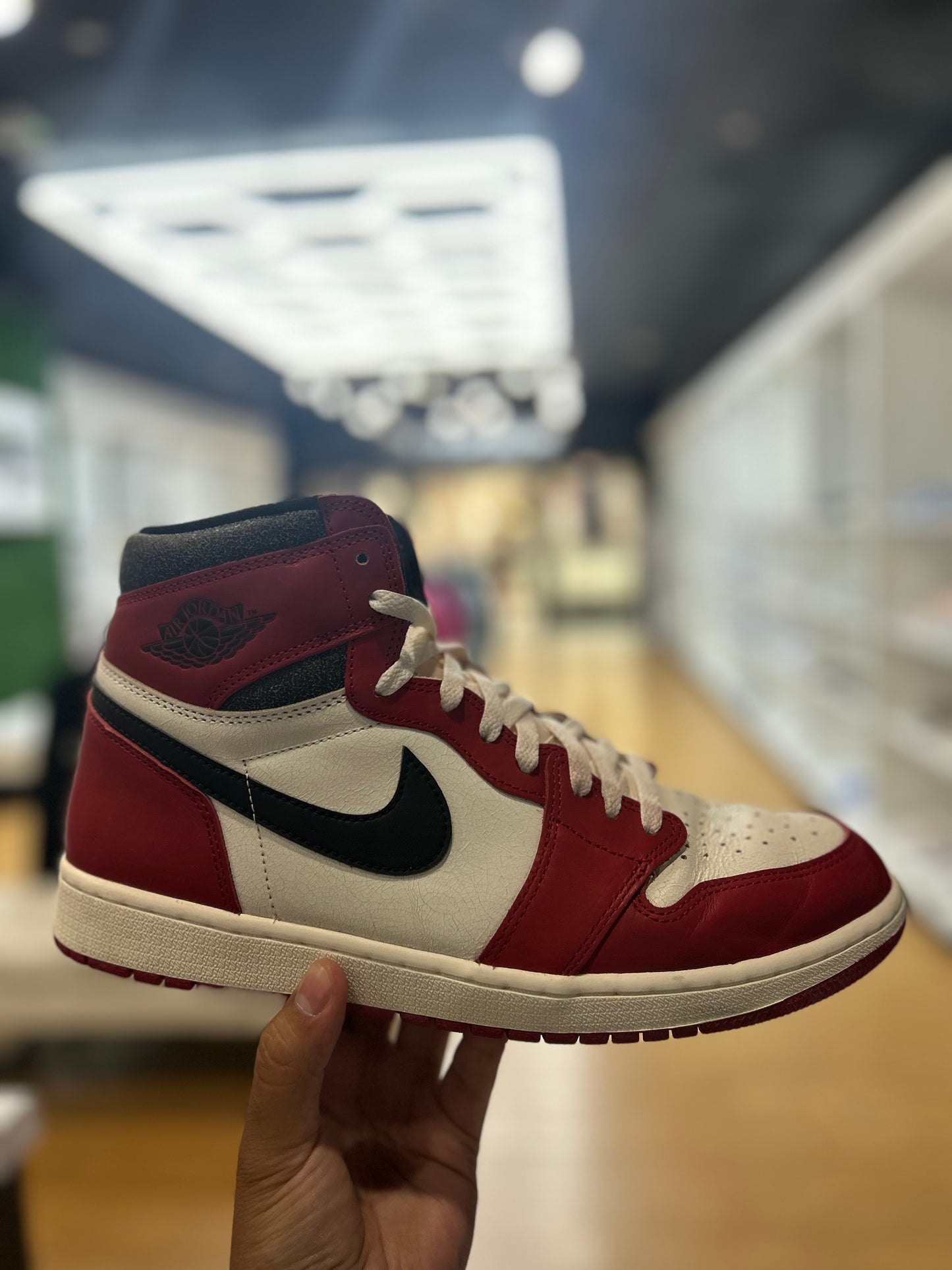 JORDAN 1 RETRO HIGH OG CHICAGO LOST PRE-OWNED