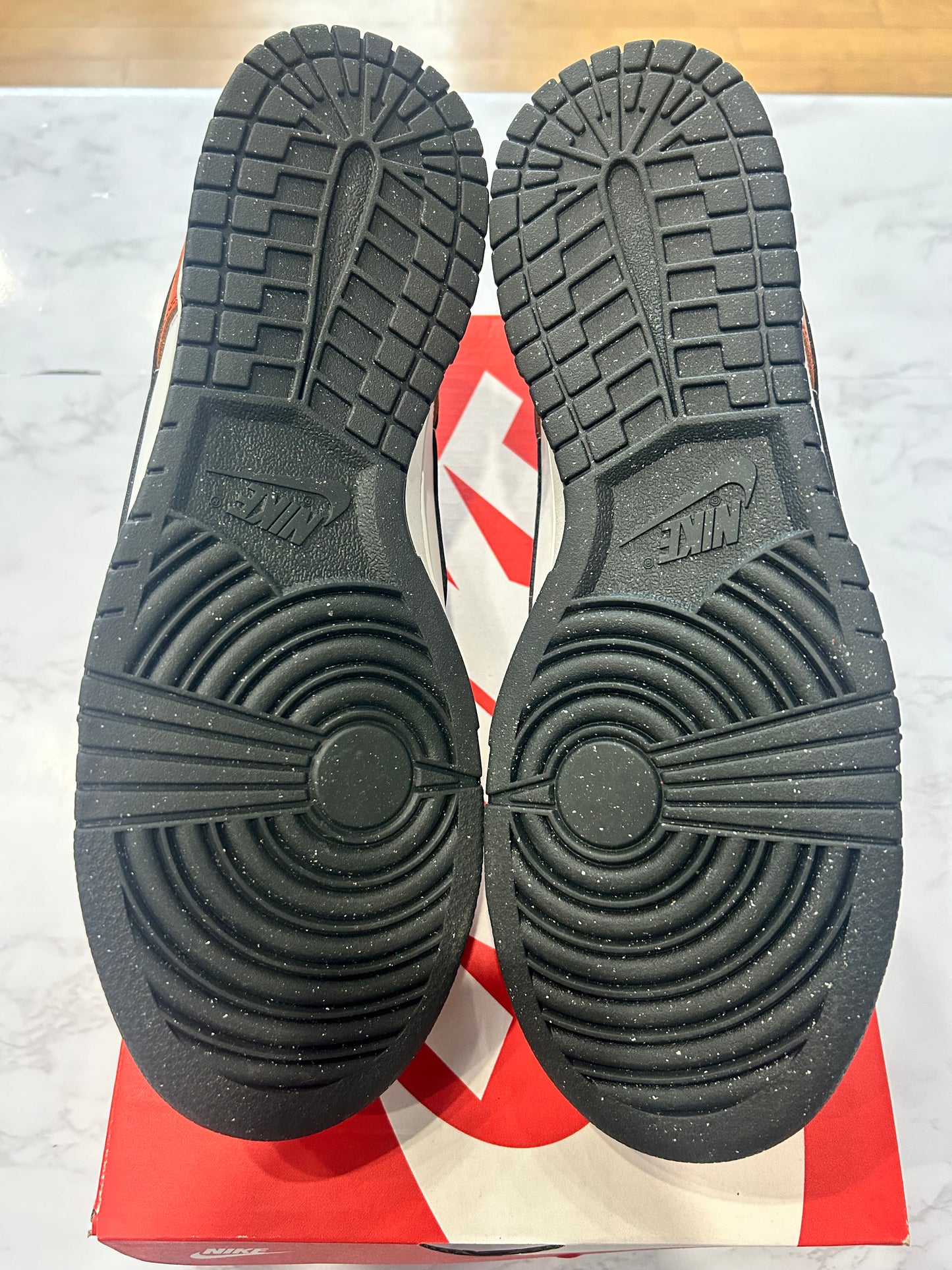 Dunk Low Starry Swoosh PRE-OWNED