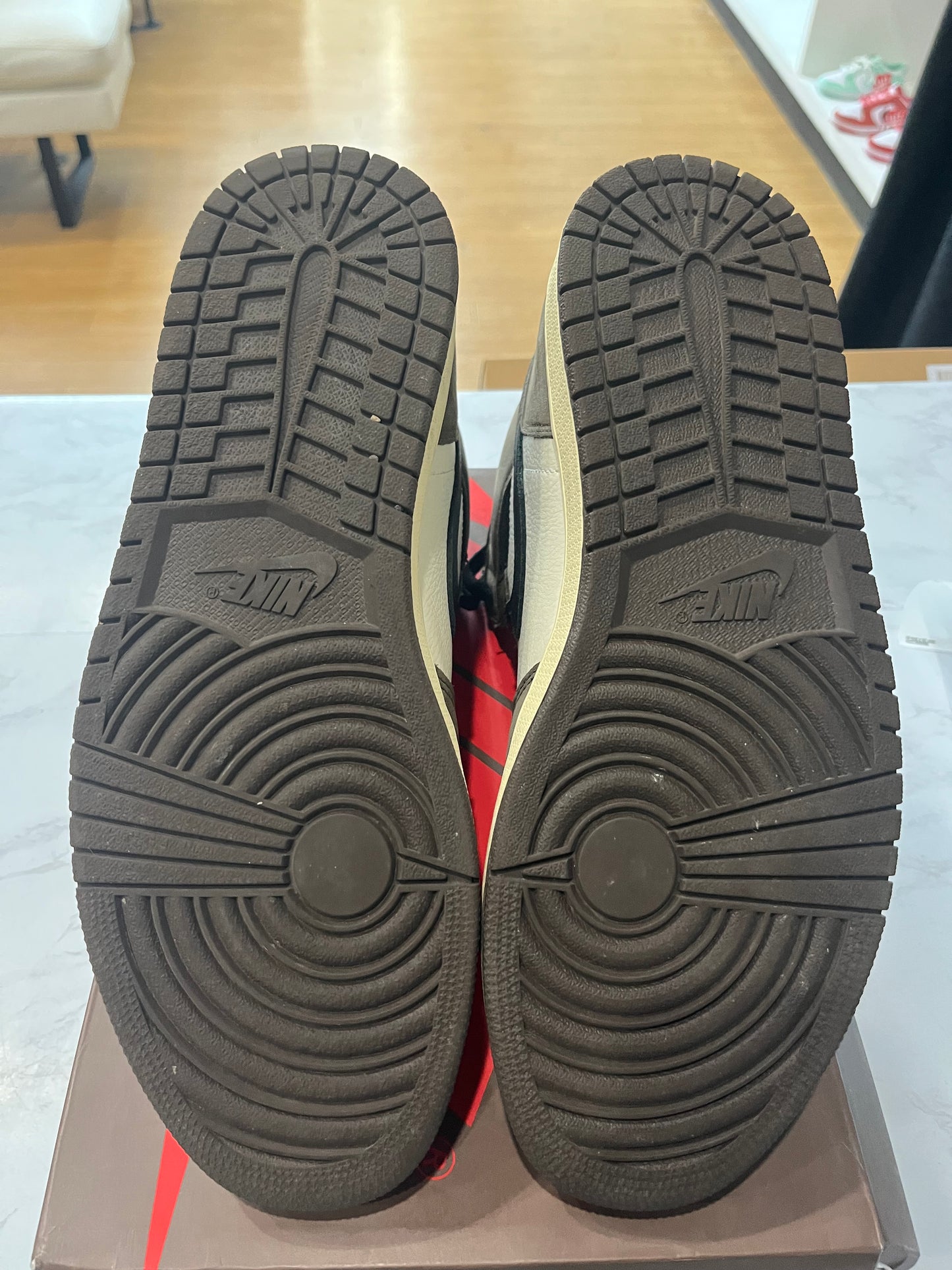 Travis Scott x Jordan 1 Retro High OG Mocha PRE-OWNED