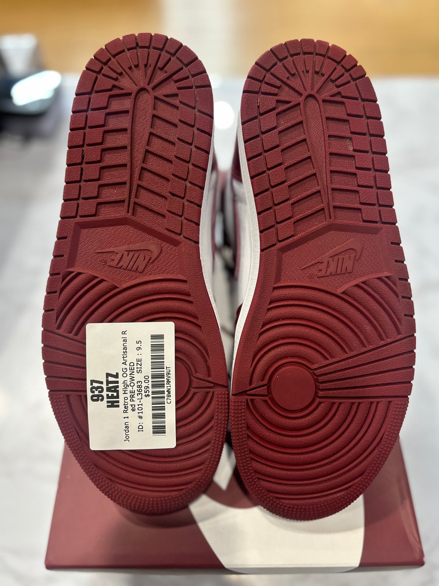 Jordan 1 Retro High OG Artisanal Red PRE-OWNED