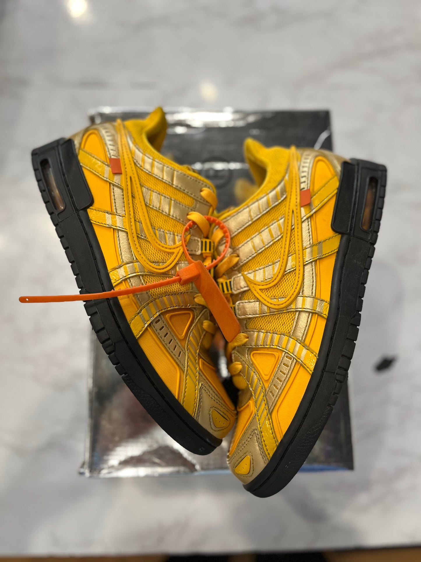 Off-White x Air Rubber Dunk University Gold PRE-OWNED