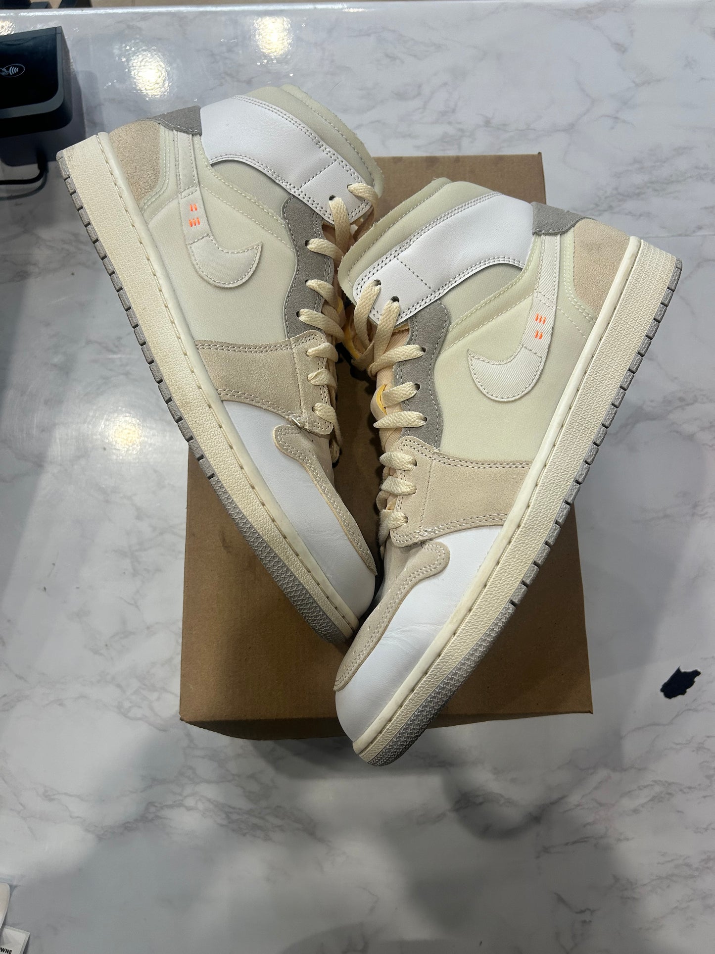 Air Jordan 1 Mid SE Craft Inside Out PRE-OWNED