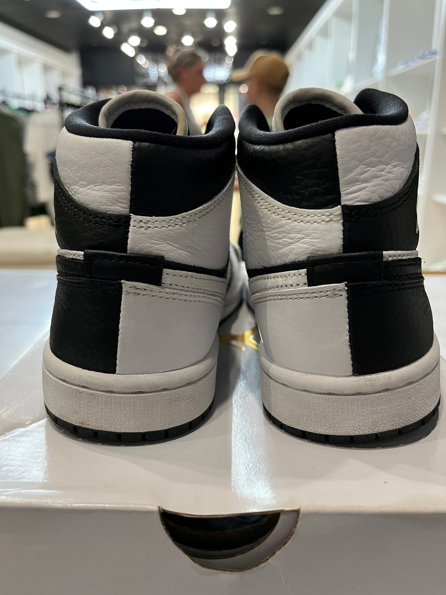 WMNS Jordan 1 Mid Homage PRE-OWNED