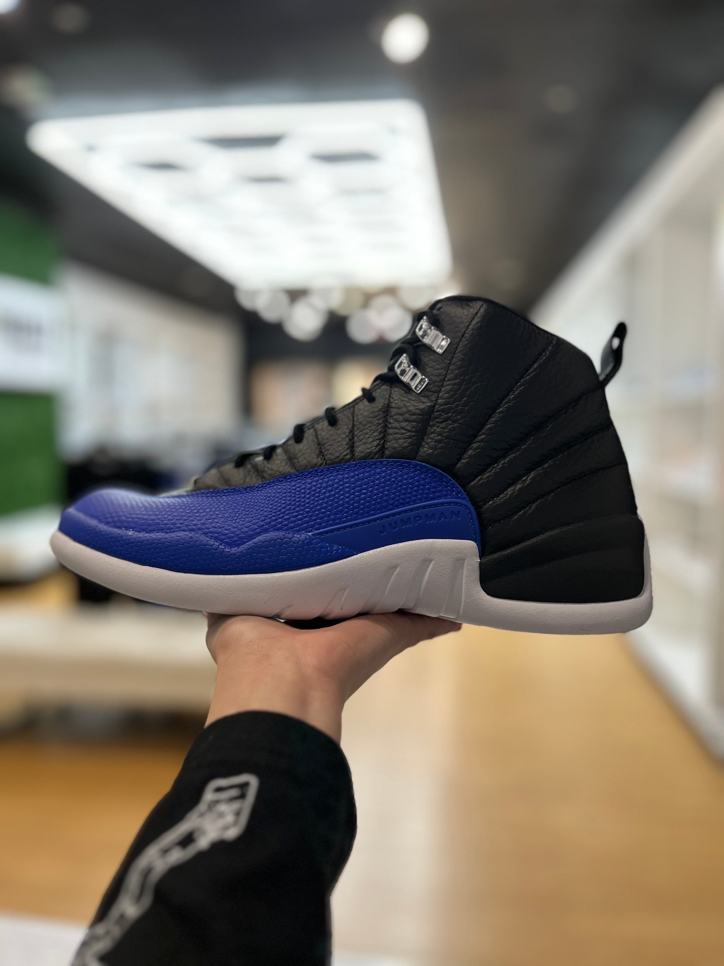 Wmns Jordan 12 Retro Hyper Royal PRE-OWNED