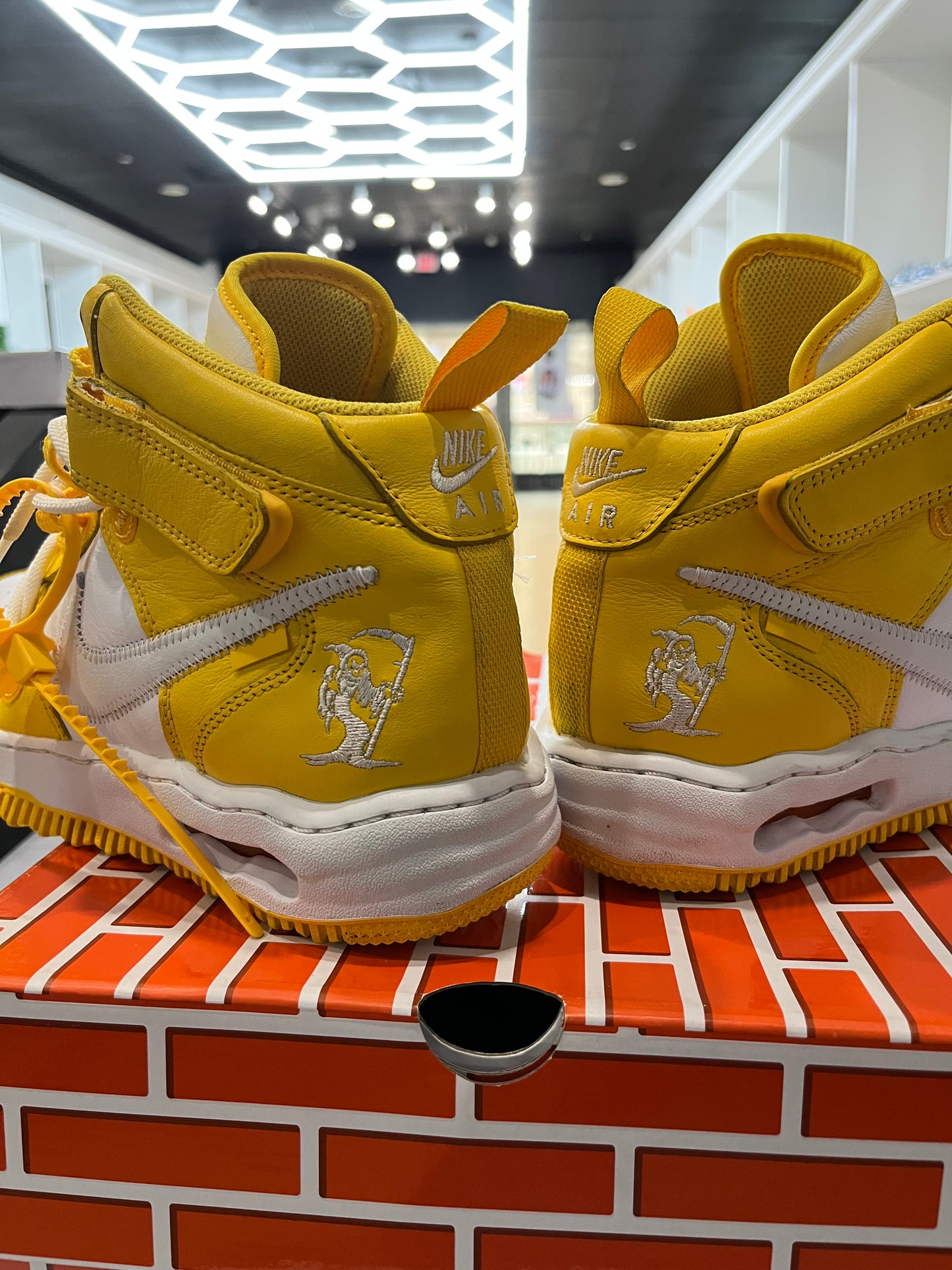 Off White X Air Force 1 Mid SP Leather Varsity Maize PRE-OWNED