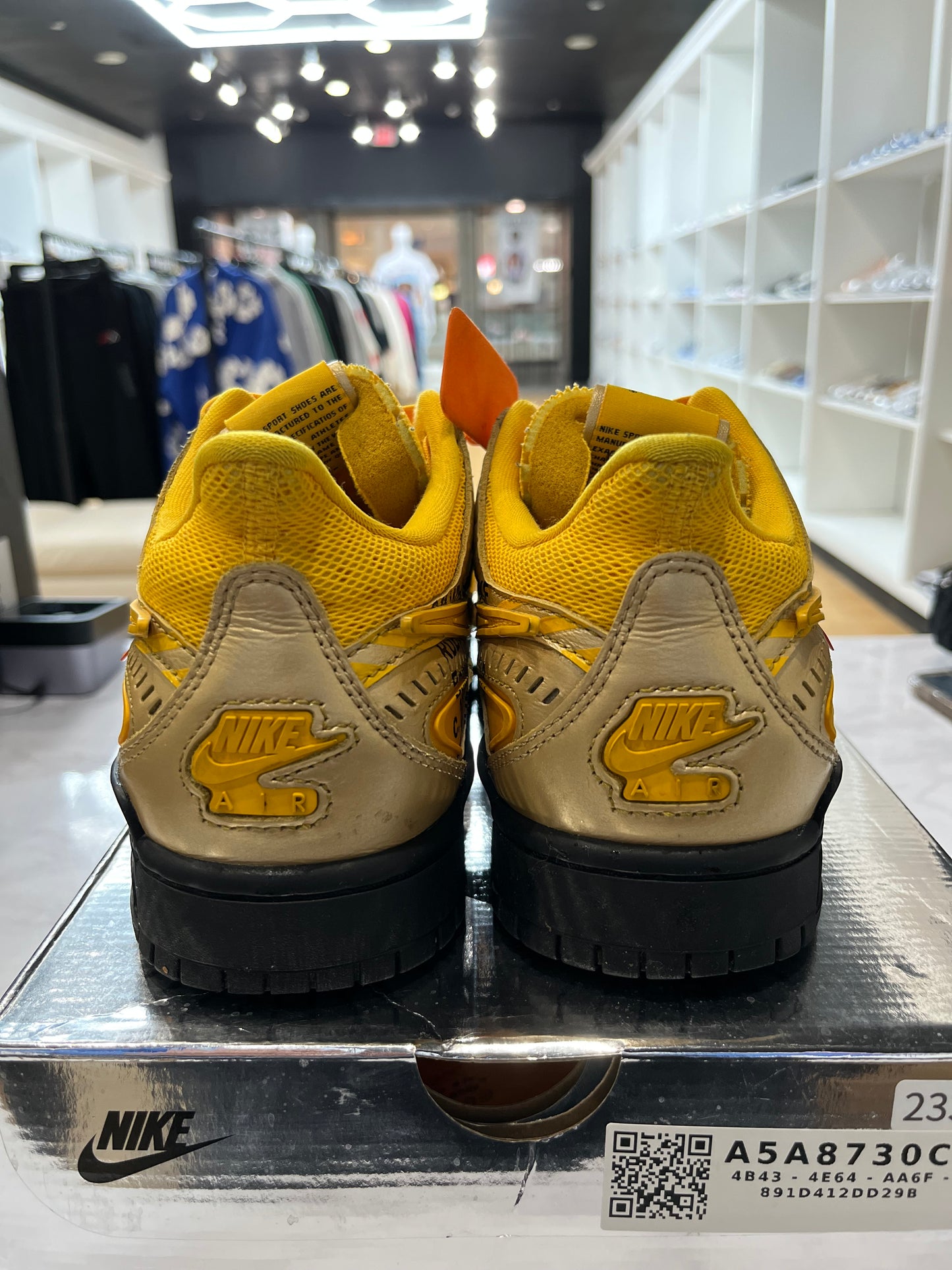 Off-White x Air Rubber Dunk University Gold PRE-OWNED