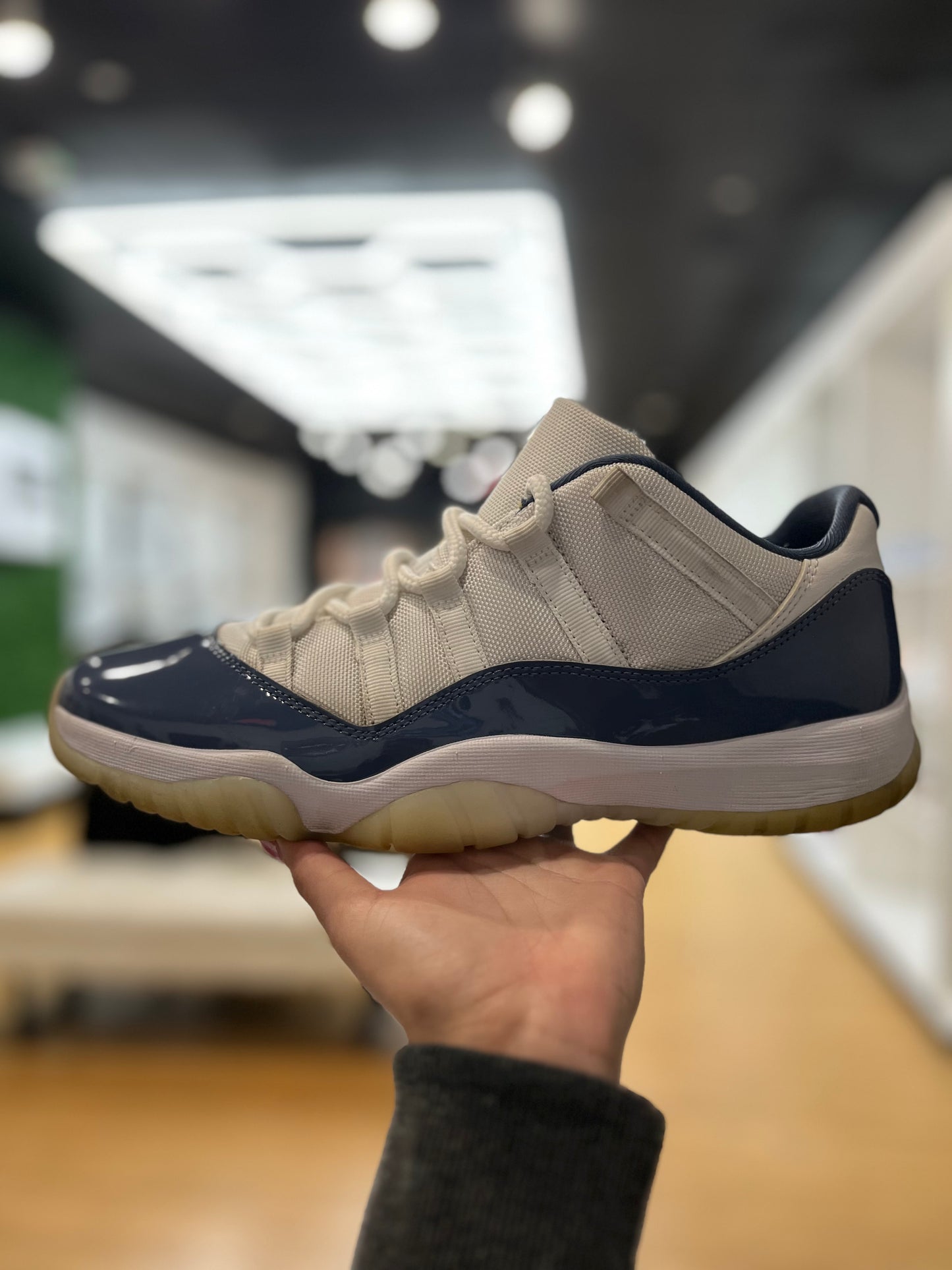 Jordan 11 Retro Low Diffused Blue PRE - OWNED