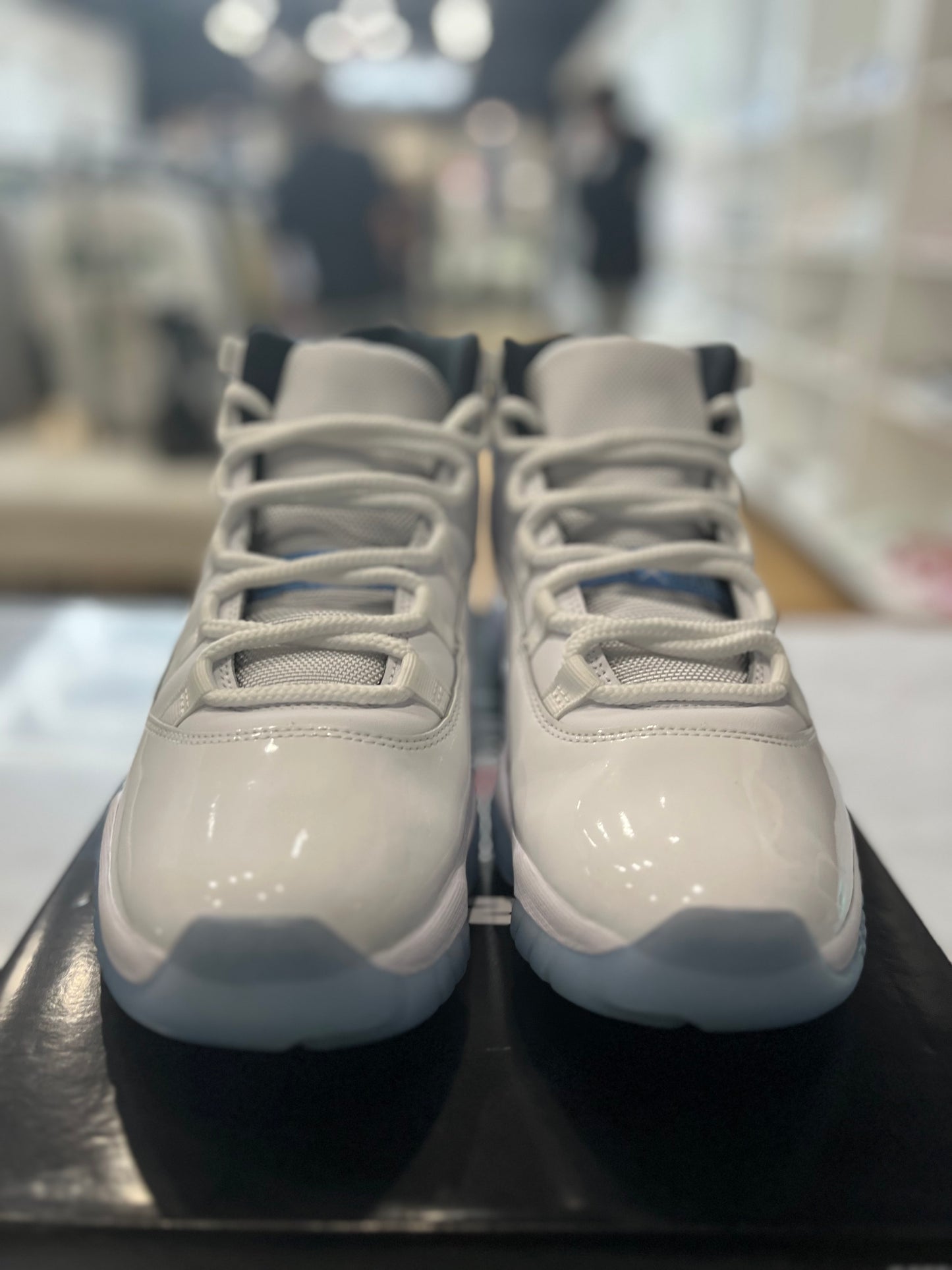 Jordan 11 Retro Columbia / Legend Blue 2024 PRE-OWNED