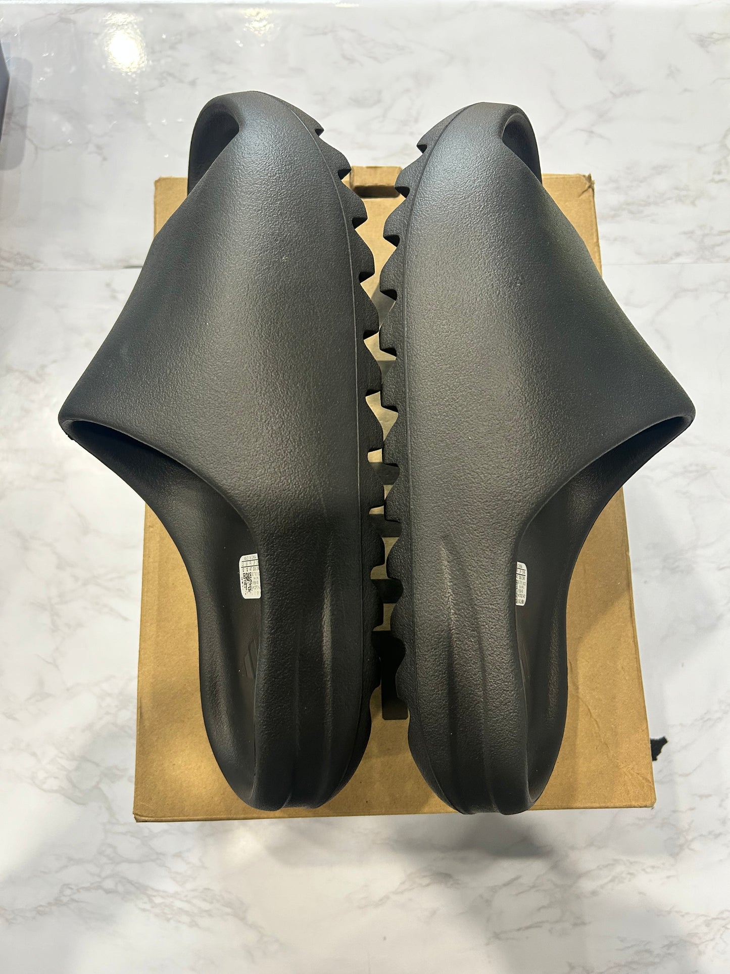 Yeezy Slides Onyx PRE-OWNED