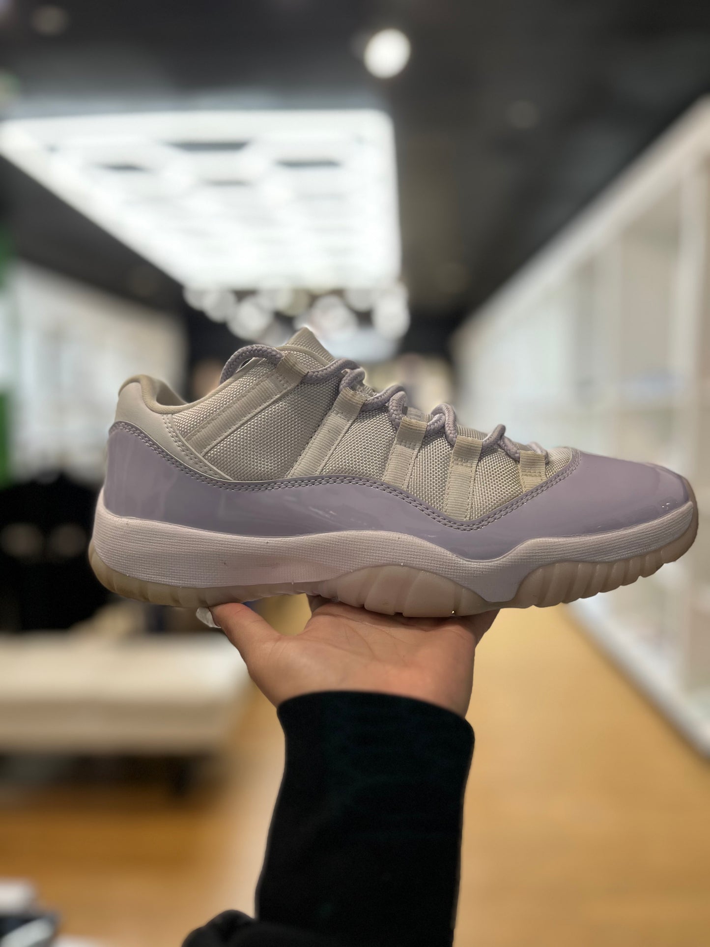 Wmns Jordan 11 Retro Low Pure Violet PRE-OWNED