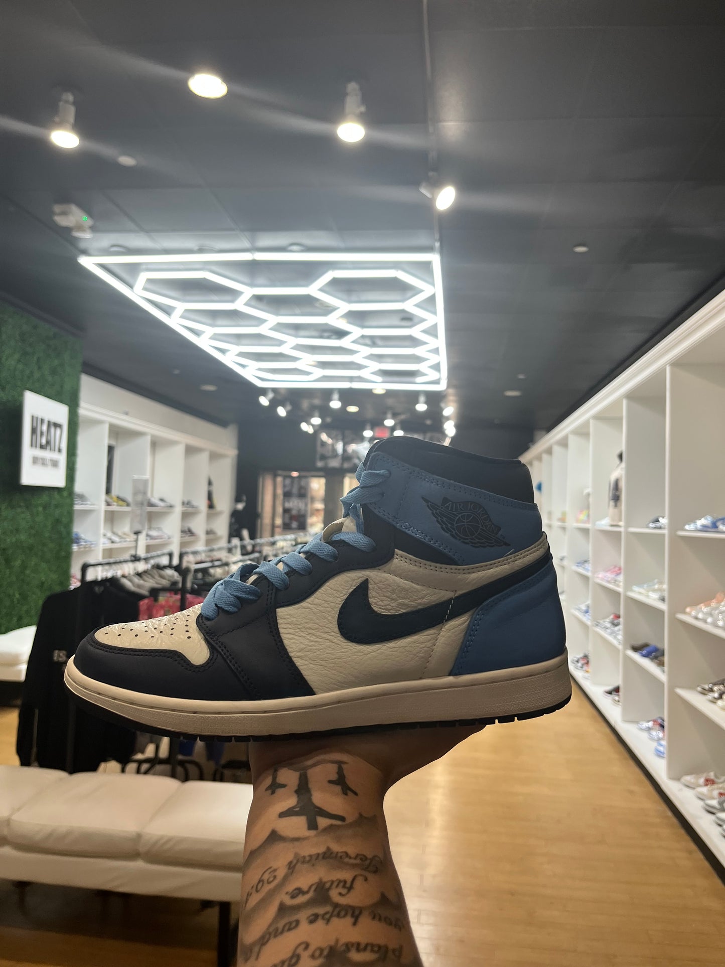 Jordan 1 Retro High OG Obsidian PRE-OWNED