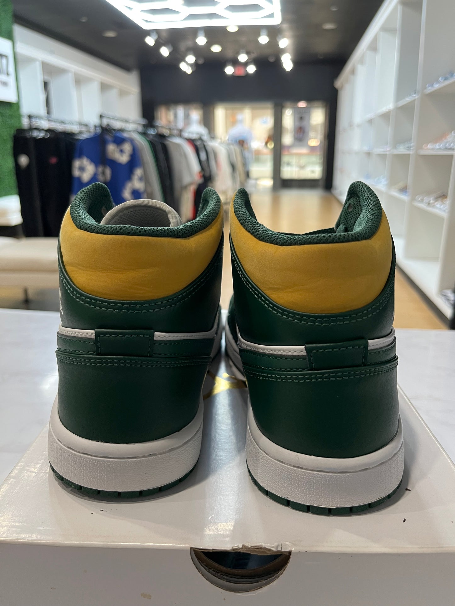 Jordan 1 Mid Sonics PRE-OWNED