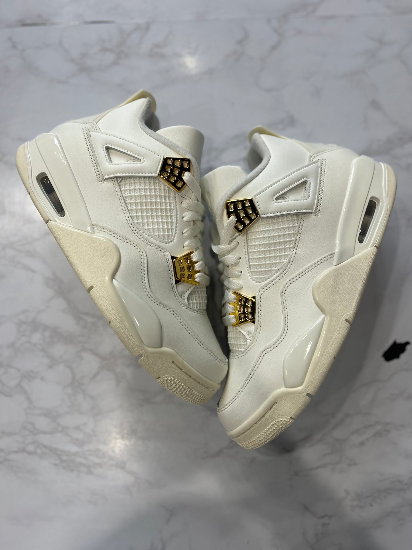 Wmns Jordan 4 Retro Metallic Gold - PRE-OWNED