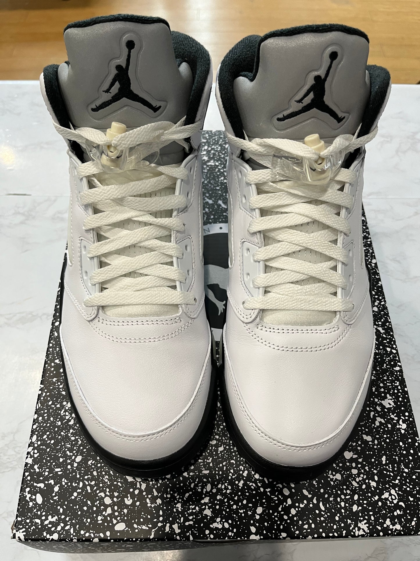 Jordan 5 Retro White Black PRE-OWNED