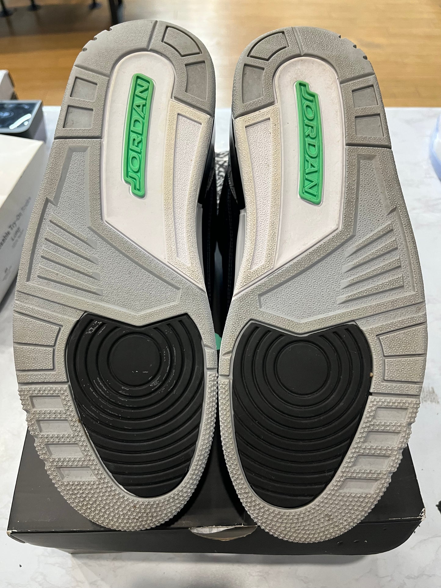 Jordan 3 Retro Green Glow PRE-OWNED