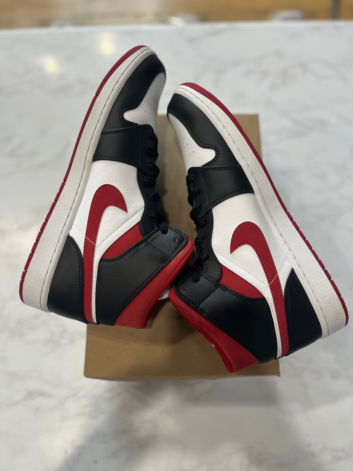 Jordan 1 Mid Black Gym Red PRE-OWNED