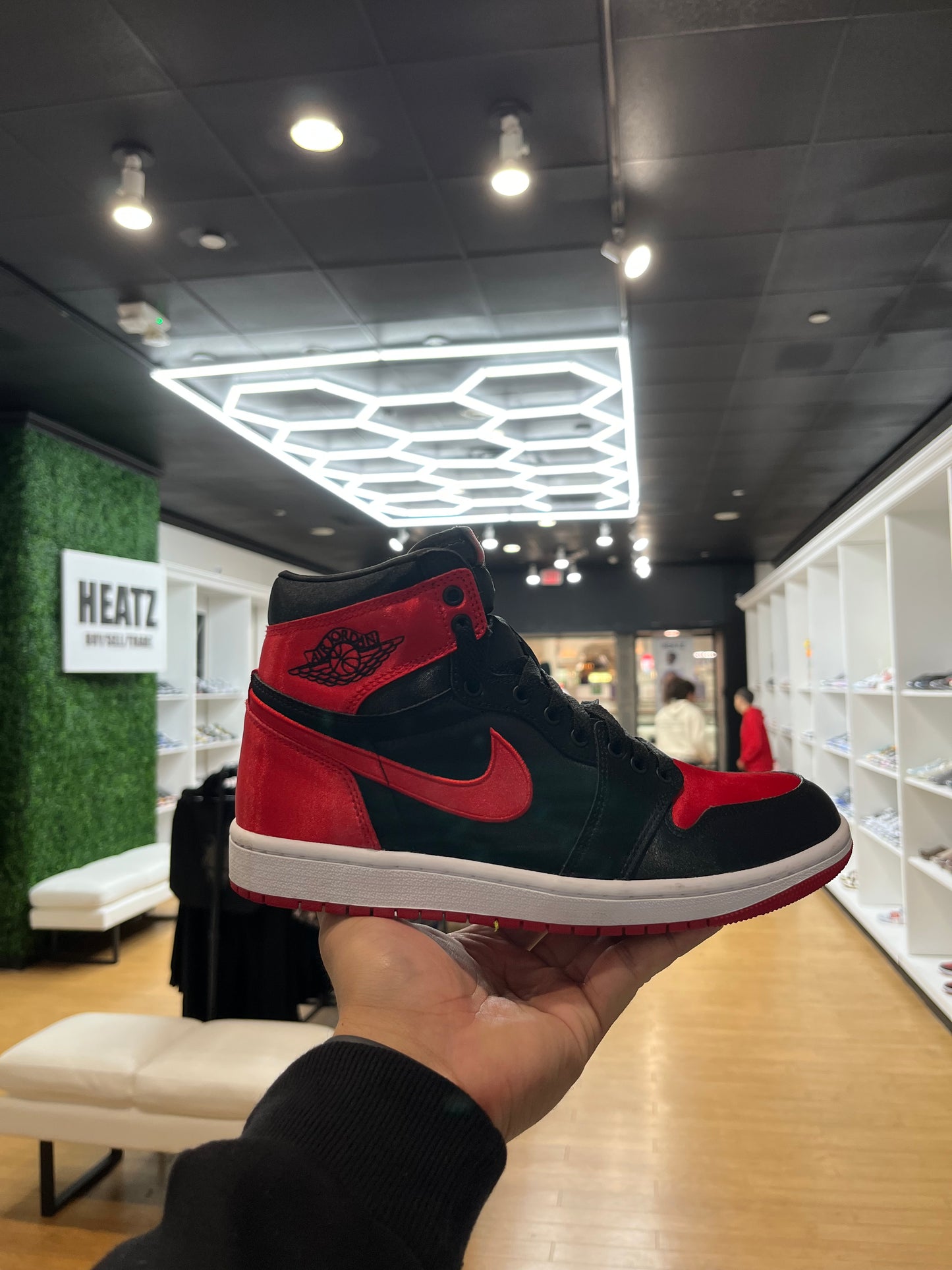 Wmns Jordan 1 Retro High OG Satin Bred 2023 PRE-OWNED