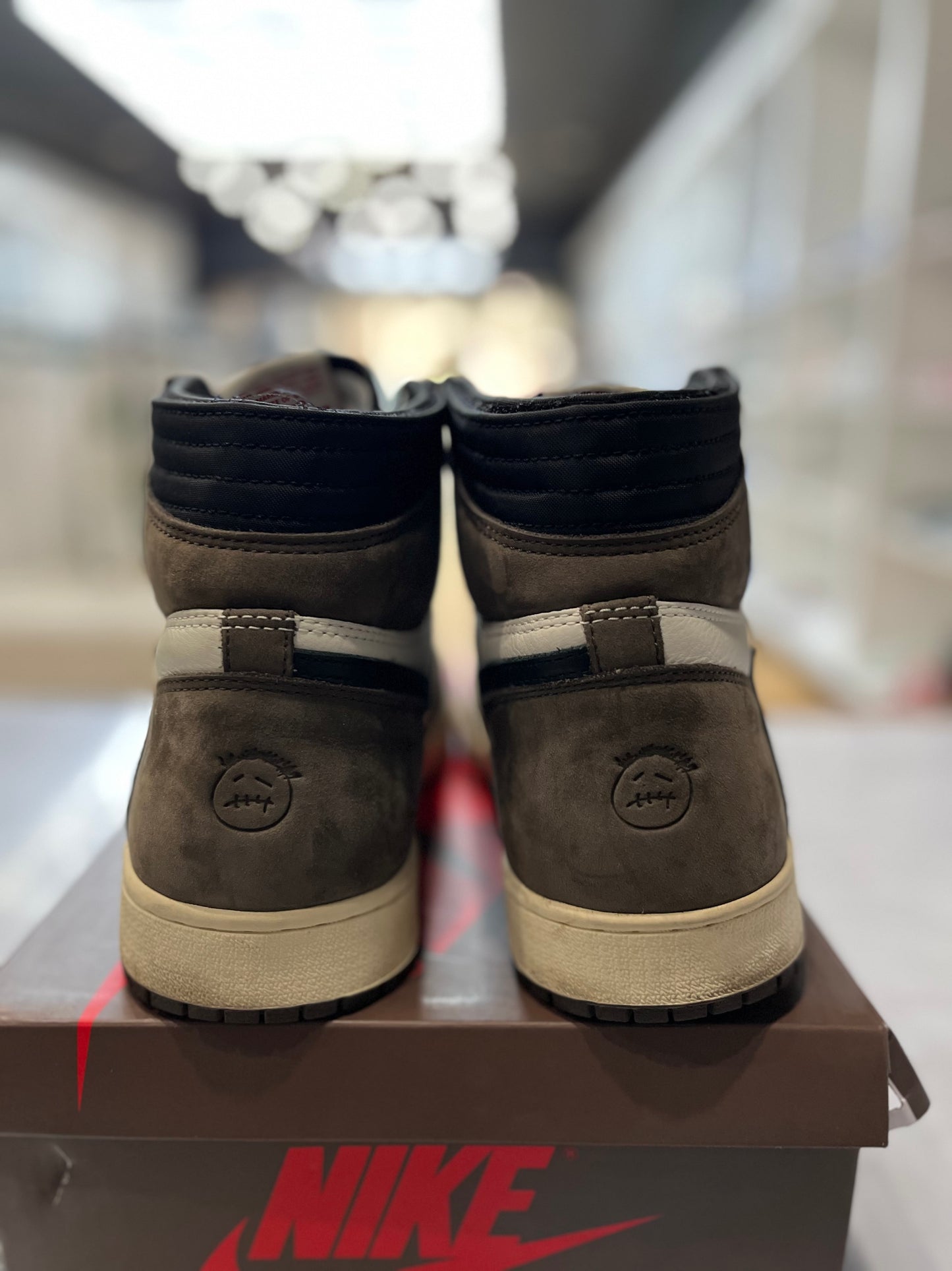 Travis Scott x Jordan 1 Retro High OG Mocha PRE-OWNED