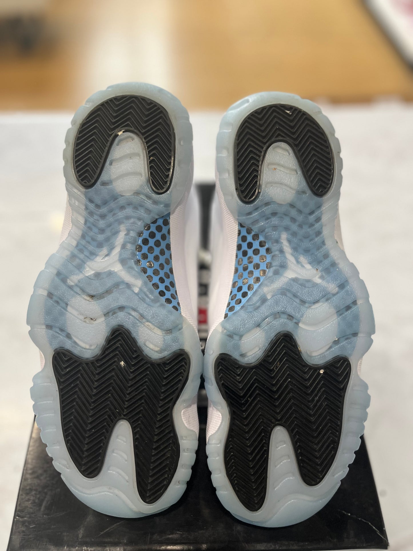 Jordan 11 Retro Columbia Legend Blue PRE-OWNED