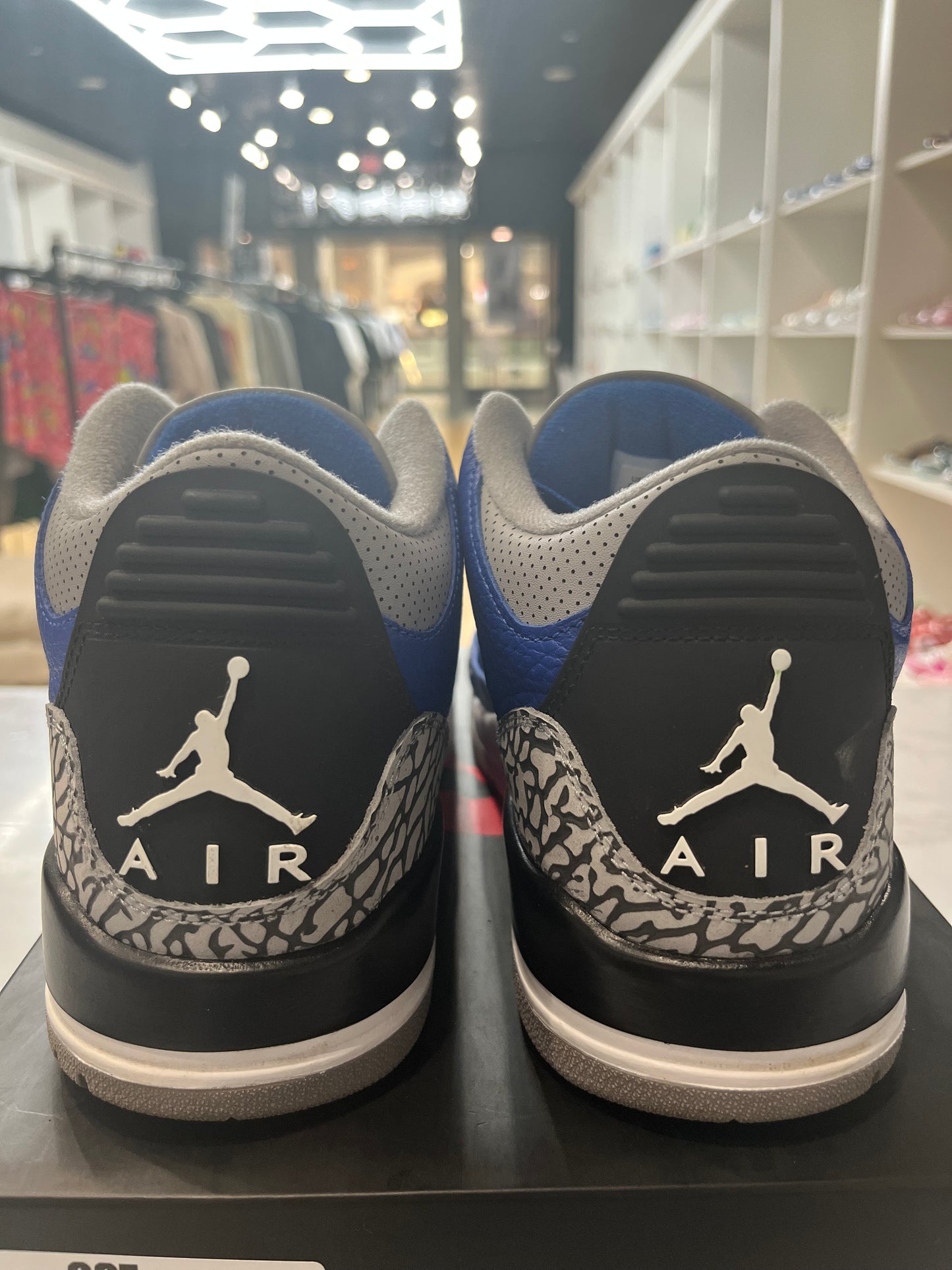 Jordan 3 Retro Varsity Royal PRE-OWNED
