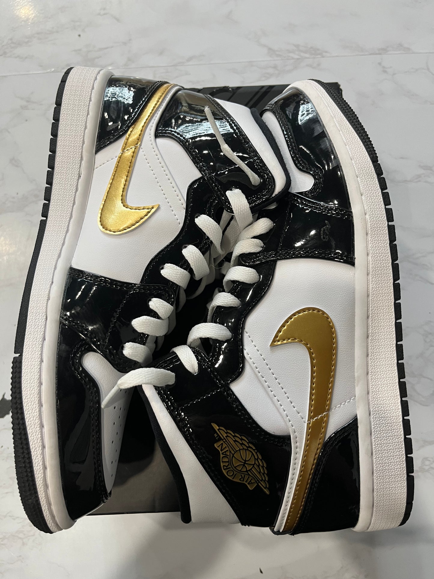 Air Jordan 1 Mid Patent Black Gold