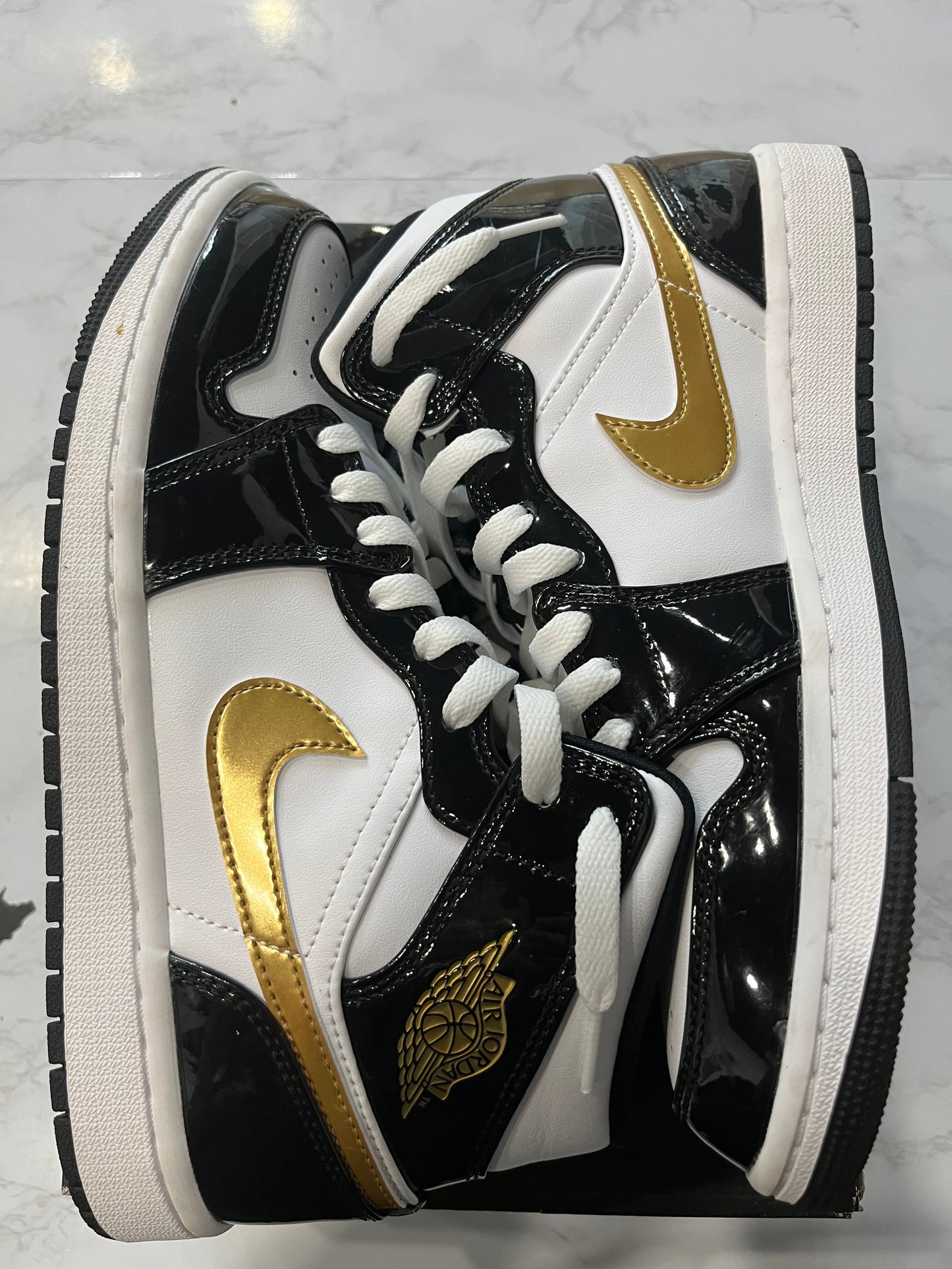 Air Jordan 1 Mid Patent Black Gold
