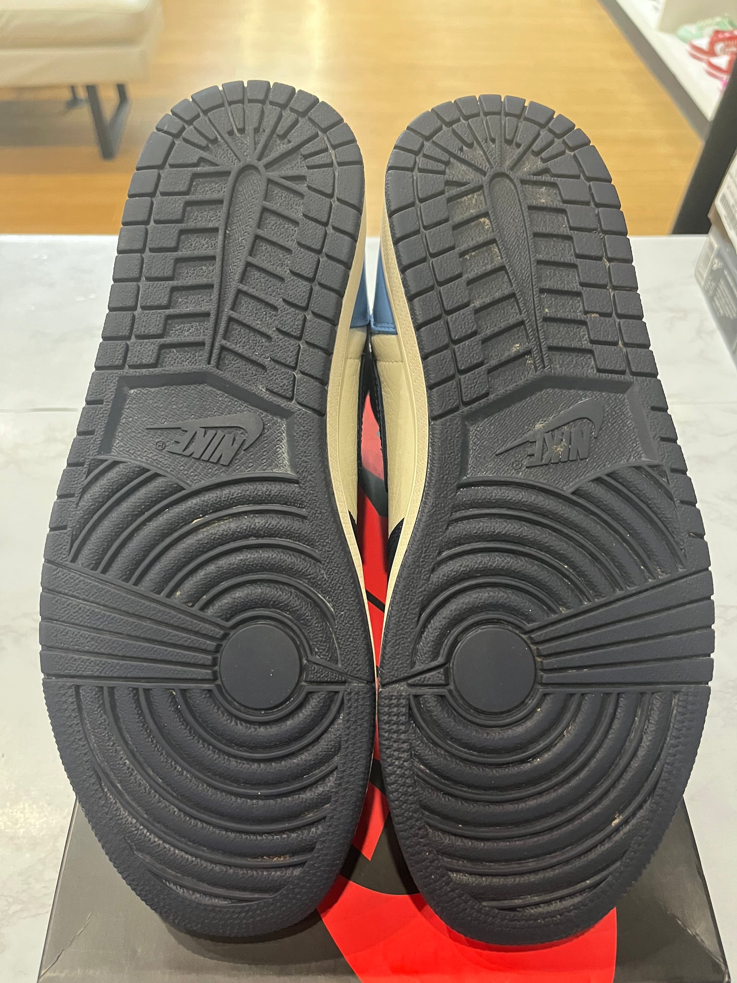 Jordan 1 Retro High OG Obsidian PRE-OWNED