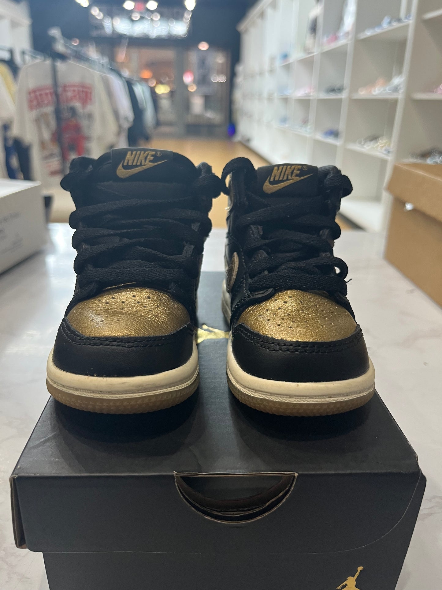 Jordan 1 Retro High OG TD Black Metallic Gold PRE-OWNED