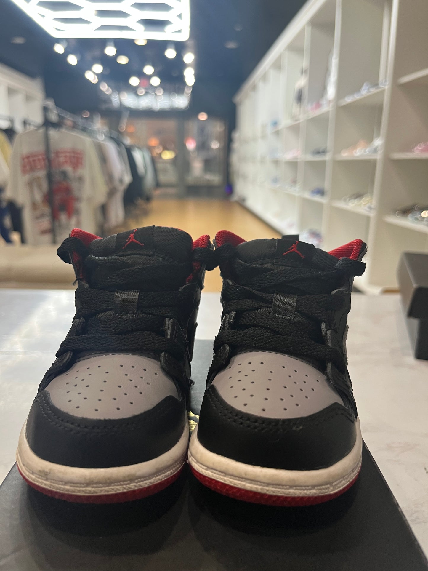 Jordan 1 Mid TD Bred Shadow PRE-OWNED