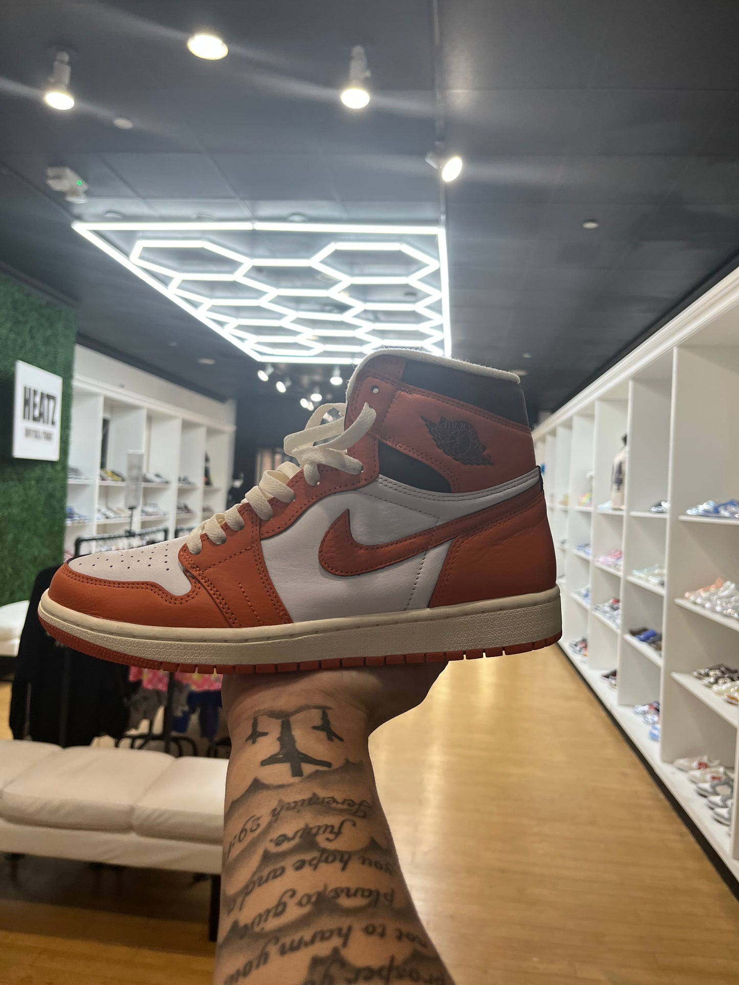 Wmns Jordan 1 High OG Starfish PRE-OWNED