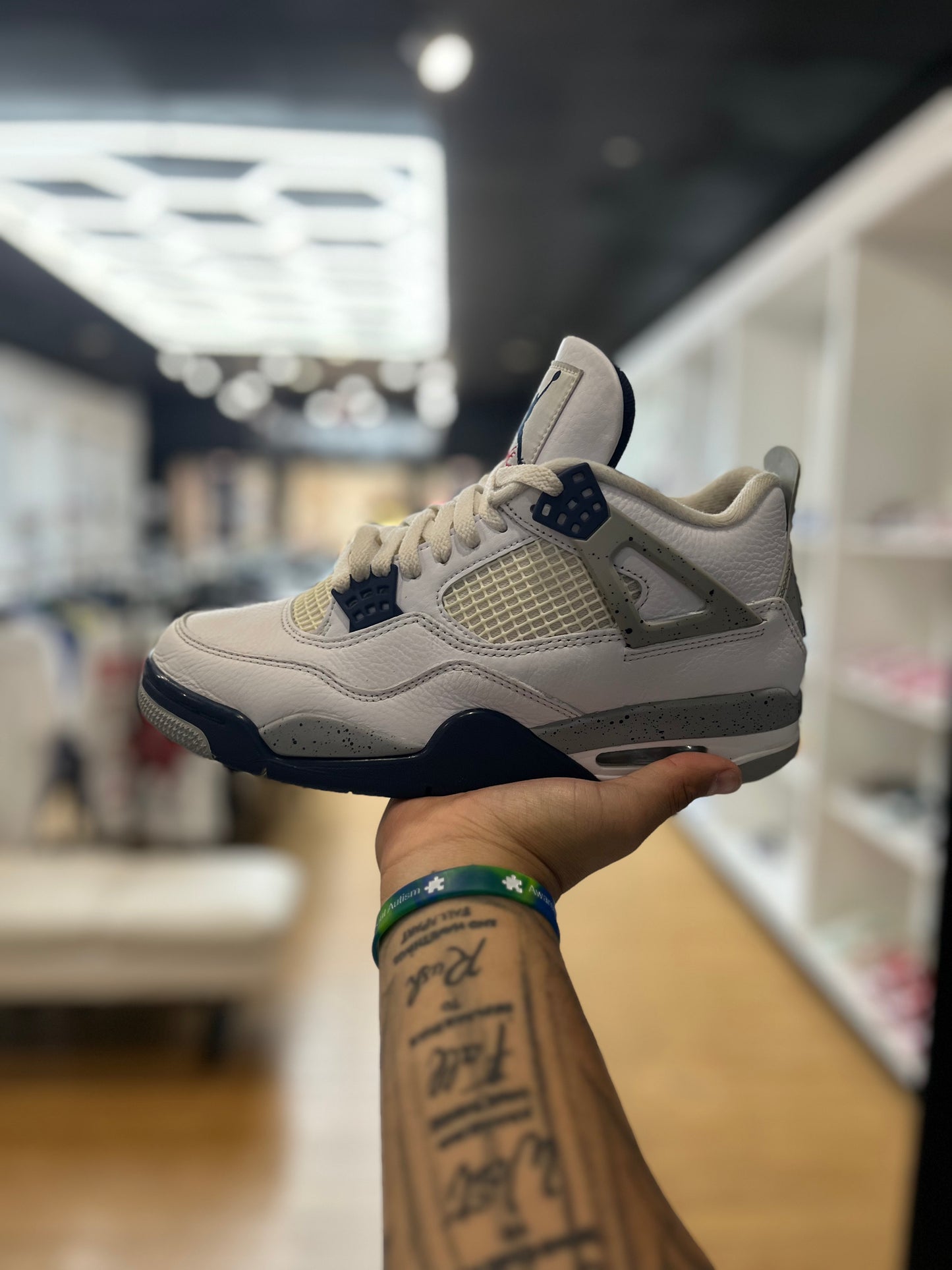 Jordan 4 Retro Midnight Navy PRE-OWNED