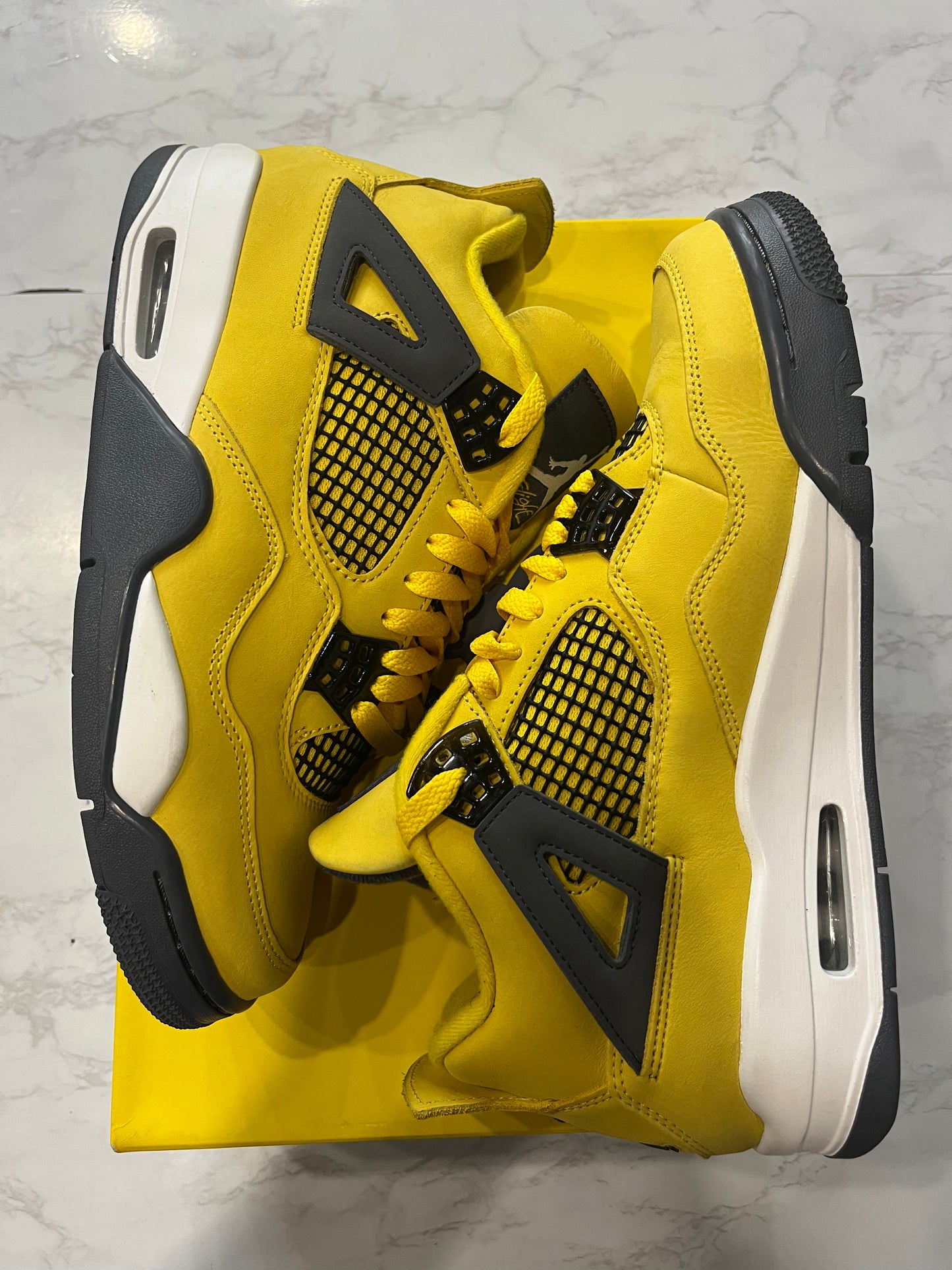 Air Jordan 4 Retro Lightning 2021