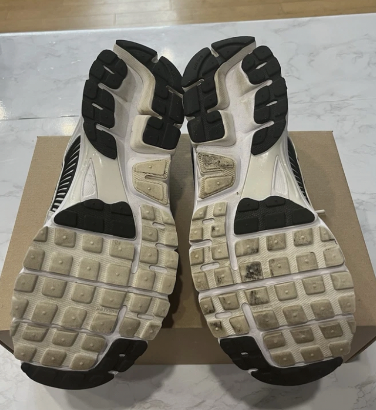 Air Zoom Vomero 5 White Black PRE-OWNED