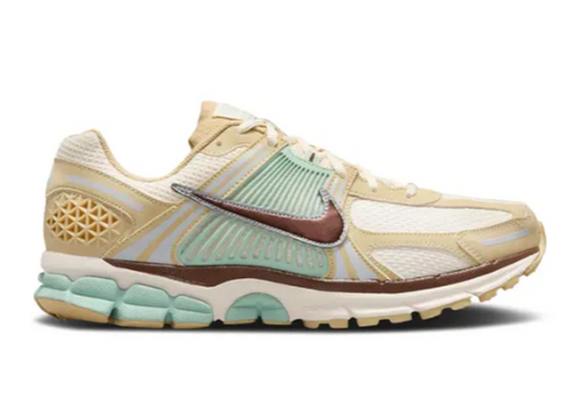Air Zoom Vomero 5 Team Gold Seafoam